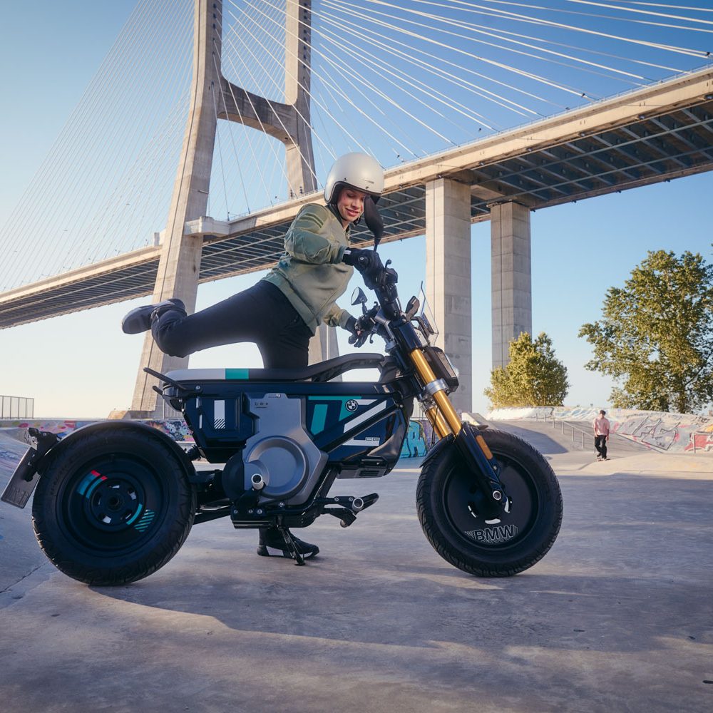 BMW CE02